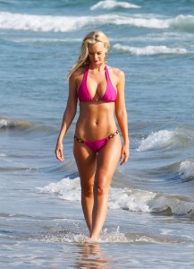 43121, SANTA MONICA, CALIFORNIA - Friday July 30, 2010. **EXCLUSIVE** Aussie model Sophie Turner shows off her toned bikini body while frolicking on the beach in Santa Monica in a two piece pink swimsuit.  Turner stretched and worked out for a bit before hitting the sand in her bathing suit. Photograph: © Anthony, PacificCoastNews.com**FEE MUST BE AGREED PRIOR TO USAGE** **E-TABLET/IPAD & MOBILE PHONE APP PUBLISHING REQUIRES ADDITIONAL FEES** UK OFFICE:+44 131 557 7760/7761 US OFFICE:1 310 261 9676